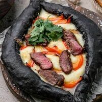 Черный хачапури с ростбифом и сладким перцем в Дади