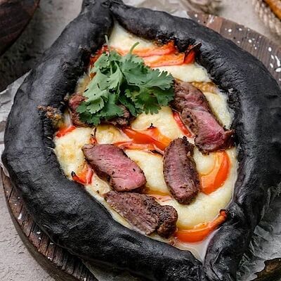 Черный хачапури с ростбифом и сладким перцем в Дади по цене 495