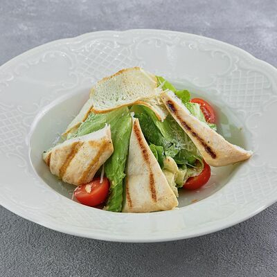 Салат Цезарь с курицей в Царь по цене 690 ₽