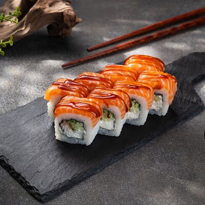 Ролл Филадельфия с угрем в Акула вкуса по цене 699 ₽