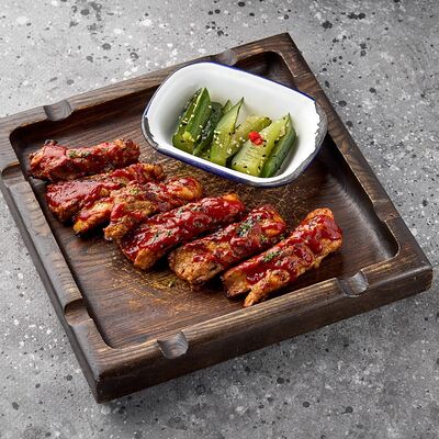 Большая порция свиных ребер в стиле кантри с битыми огурцами в Double по цене 1550