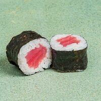 Хосомаки с тунцом в SAKURA SUSHI PREMIUM