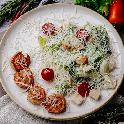 Салат Цезарь с креветками (я) в Бургари по цене 810 ₽