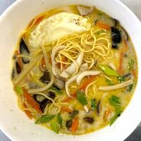 Королевский рамен с морепродуктами в Laksa & Wok