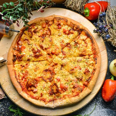 Фирменная в Пицца стучится по цене 750 ₽