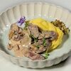 Строганов из телятины с картофельным пюре и малосольными огурцами в Гоголь по цене 950