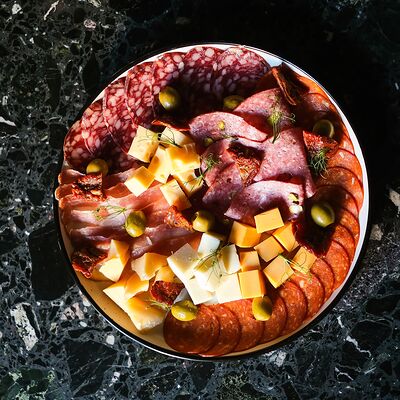 Сыр и мясо в Nuahule по цене 66 р.