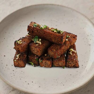 Чесночные гренки в СВОЯ КУХНЯ по цене 348 ₽