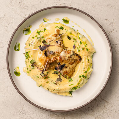 Цыпленок Чкмерули с пюре в Лали Бистро по цене 710 ₽