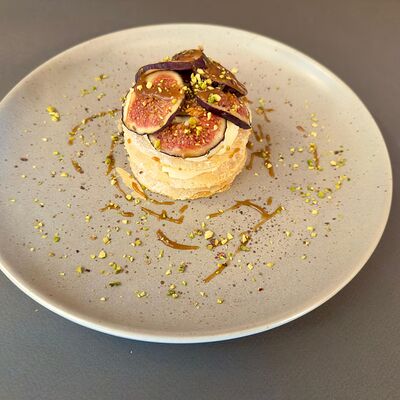 Мильфей с инжиром в Сенполия по цене 1150 ₽