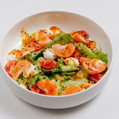 Салат с мандарином в Sant по цене 360 ₽
