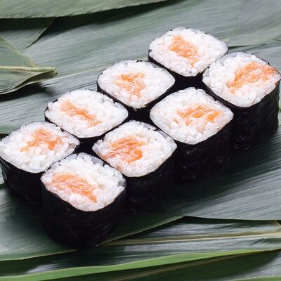 Ролл с лососем в Sushi Bar по цене 389 ₽