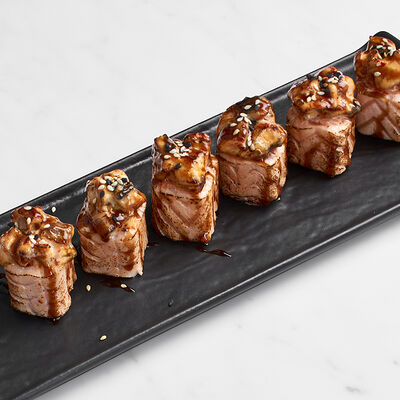 Ролл опаленный с лососем и угрем в Mojo по цене 680