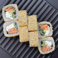 Кунжутный ролл с Жареным Лососем в Моремания Food