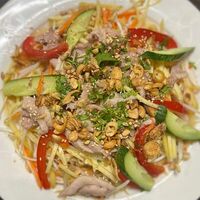 Салат манго с курицей в Thai Little