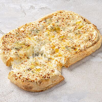 Пицца Четыре сыра в Eazzy Pizza по цене 620 ₽