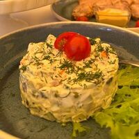 Оливье с курицей в Сандро