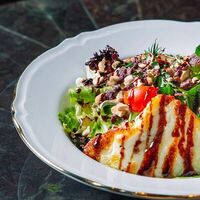 Зелёный салат с сыром халуми в Sigma