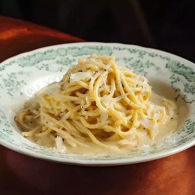 Спагетти Качо-э-пепе в Мона по цене 900 ₽