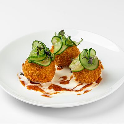 Крокеты с томленой щекой в Ketch Up по цене 590 ₽