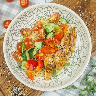Боул с курицей су-вид и булгуром в Eat fresh по цене 530 ₽