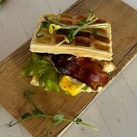 Венские вафли с беконом в Anna Happy