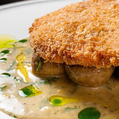 Шницель с мятым картофелем и трюфельным соусом в Цыпочка по цене 1150 ₽