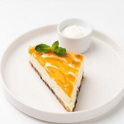 Творожная запеканка с персиком в Волконский по цене 600 ₽