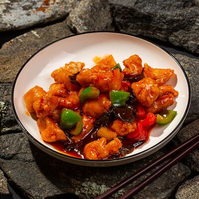 Мясо с ананасами в кисло-сладком соусе в Дунфан Во по цене 530 ₽