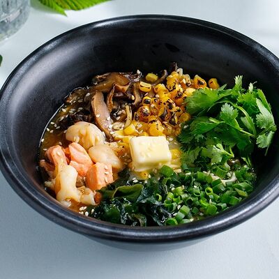 Мисо-рамен с лососем и креветками в Кукумбер по цене 790