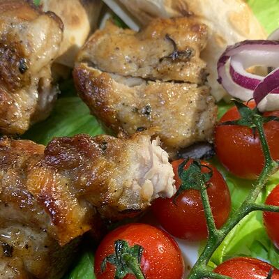 Шашлык из cвинoй шеи в Мясо на углях Армянская кухня по цене 570 ₽