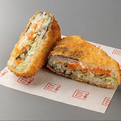Жареные онигири Филадельфияв Том Янг Бар по цене 420 ₽
