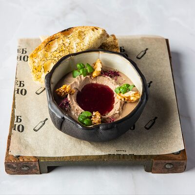 Паштет из куриной печени с абрикосовым джемом и лепестками миндаля в Хлеб и Вино по цене 780 ₽