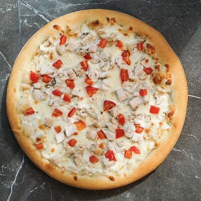 Пицца Сырный цыпленок в Мама испекла по цене 690 ₽