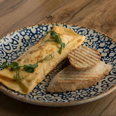 Омлет с беконом и сыром Камамбер в Мука по цене 500 ₽