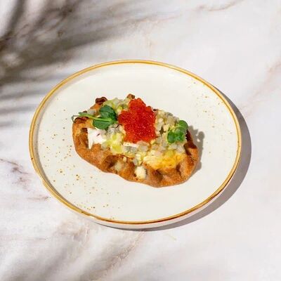 Калитка с начинкой и красной икрой в География по цене 800 ₽