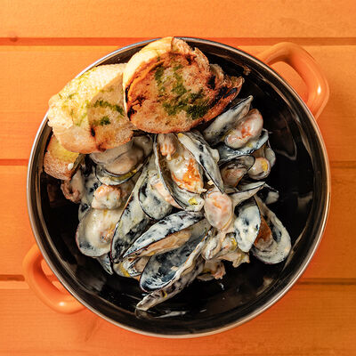 Мидии в чесночном соусе в Сорренто by Novikov по цене 1250 ₽