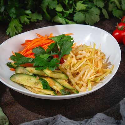 Салат по-корейски 3 в 1 в Райхон по цене 275 ₽