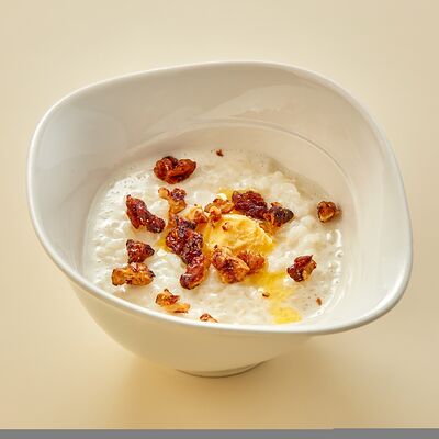 Каша рисовая на кокосовом молоке с карамелизированным грецким орехом в Регано по цене 480 ₽