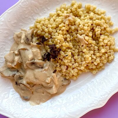  Курочка су-вид в сливочном соусе с шампиньонами с птитимомв Просто Азия x Десертория по цене 510 ₽