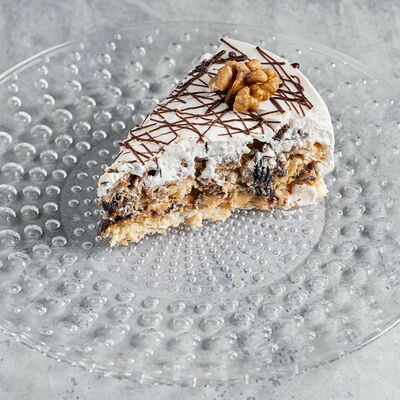 Торт с черносливом и грецкими орехами в Bocconcino по цене 500