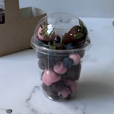 Клубника в шоколаде (стаканчик) в Любовь есть по цене 2300 ₽