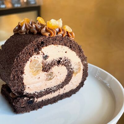 Рулет шоколад + апельсин в АМ по цене 350 ₽