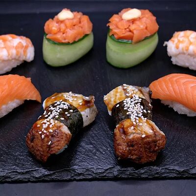 Суши сет в Food74 Court Суши Пицца по цене 1875 ₽