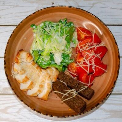 Салат Цезарь-Боул с куриной грудкой в Marfino Delivery по цене 460 ₽