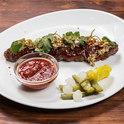 Кебаб из ягненка, джонджоли, грузинский соус в Трактир Колесо по цене 869 ₽