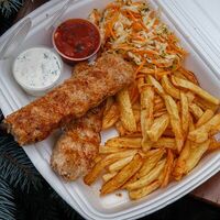 Люля-кебаб куриный с картофелем фри и капустным салатом в Теплый очаг