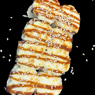 Запеченный спринг-ролл с креветкой в Kaikan по цене 560 ₽