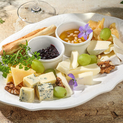 Тарелка сыров в Ива по цене 2080 ₽