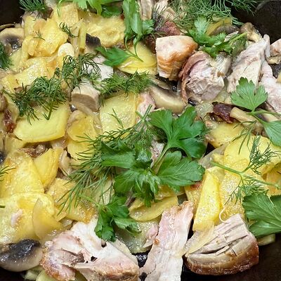 Жаркое со свининой и грибами в Bistro 113 по цене 570 ₽